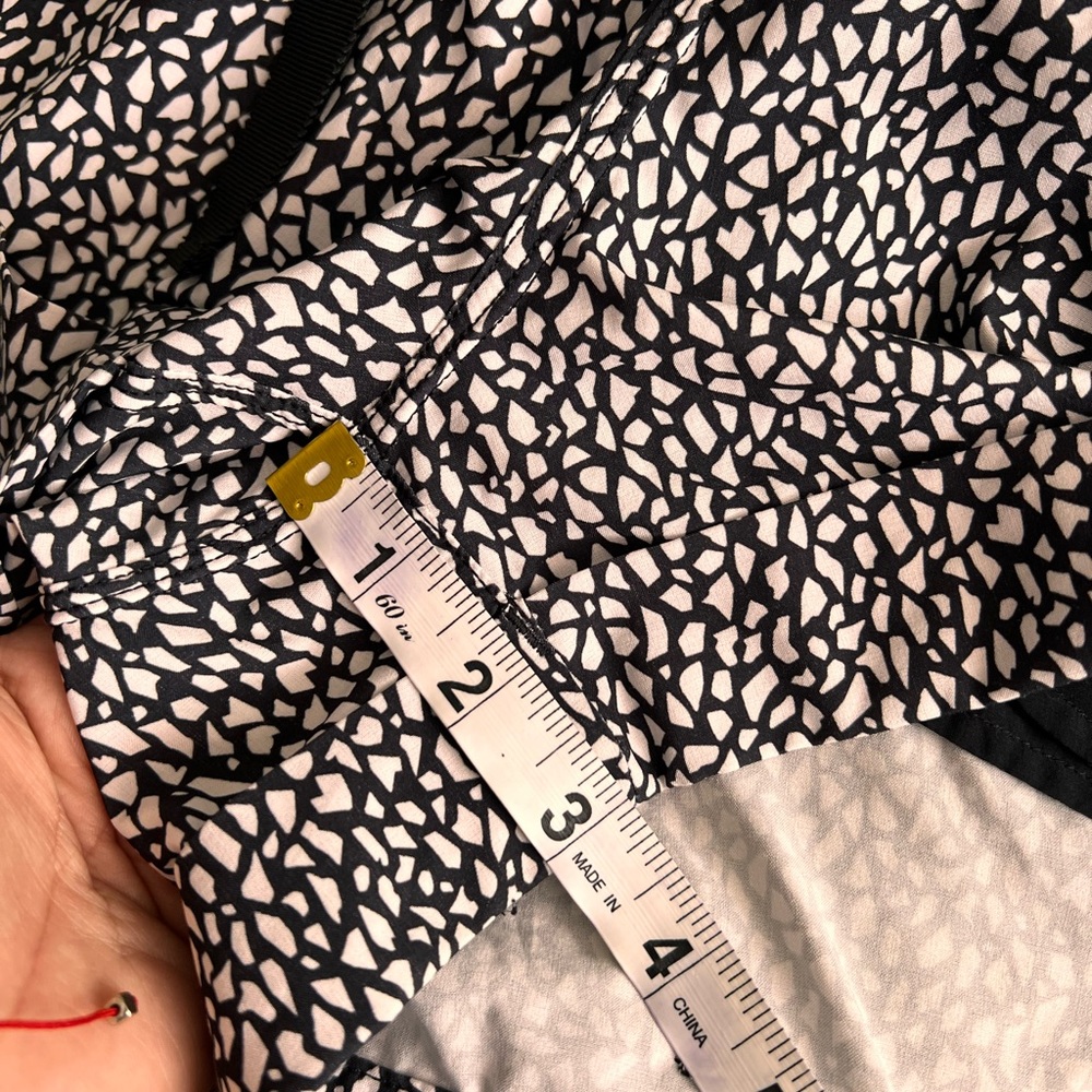 lululemon Women spring break away short Size 6 - Picture 8 of 9